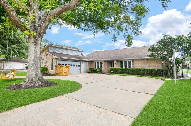 Building Photo - 2106 Glenn Lakes Ln