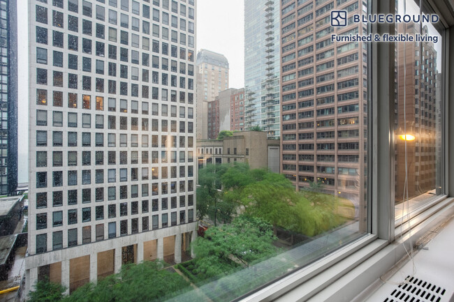 Foto del edificio - 860 N Dewitt Pl