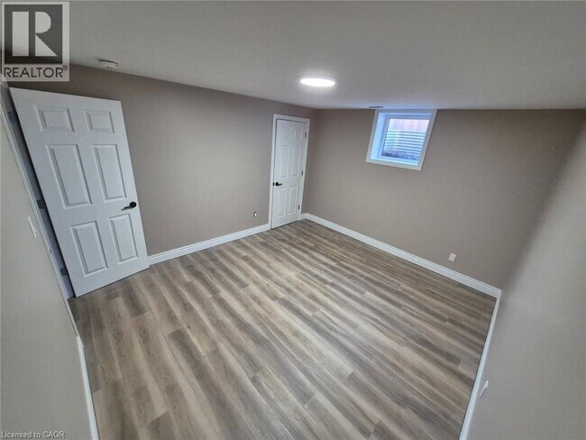 Building Photo - 16 HANLON Pl