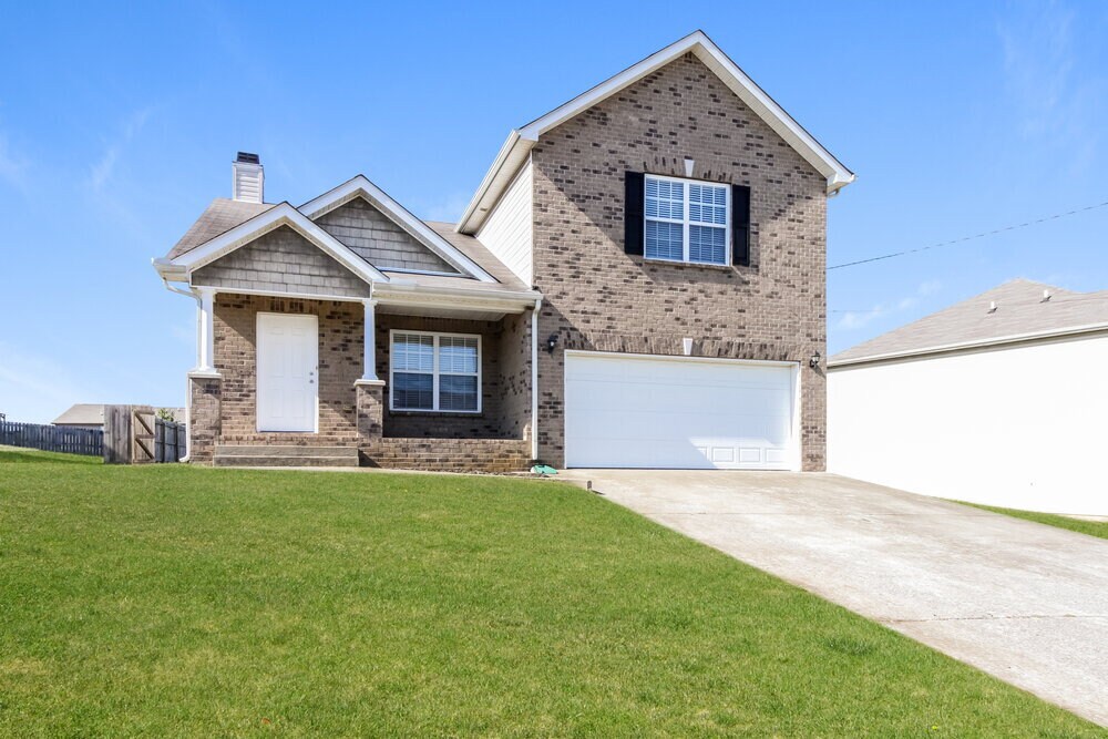 Primary Photo - 176 Lyndhurst Dr