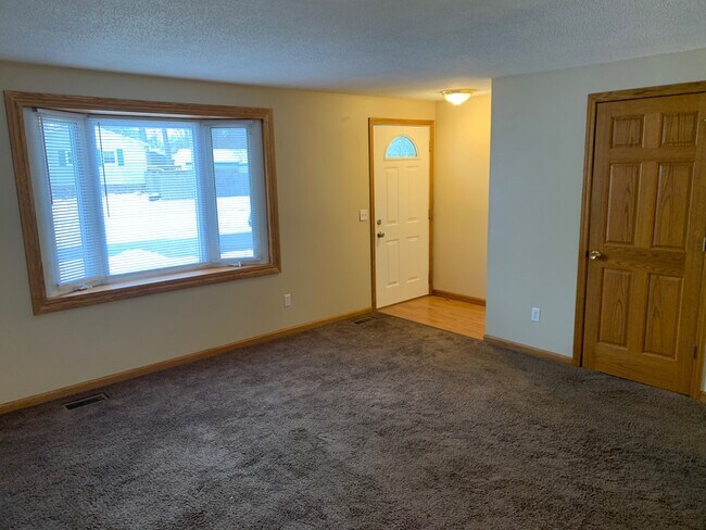 Foto del edificio - 229 Danesmoor Rd