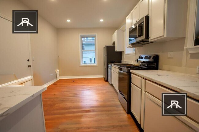 Building Photo - 3 bedroom in Brookline MA 02446