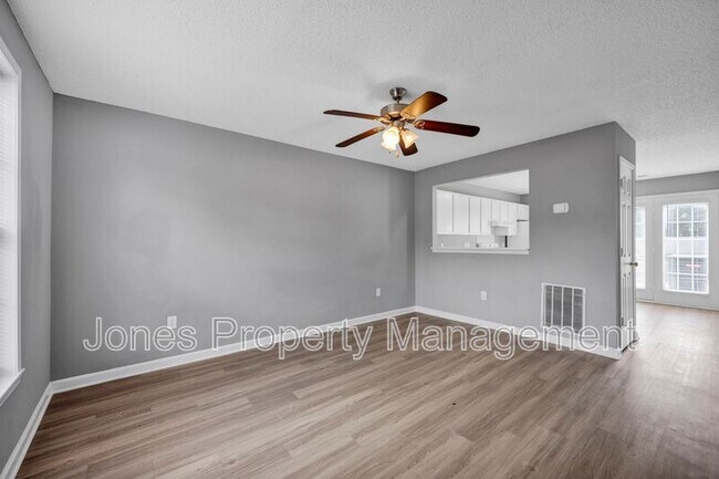 Foto del edificio - 500 Jackson Park Rd