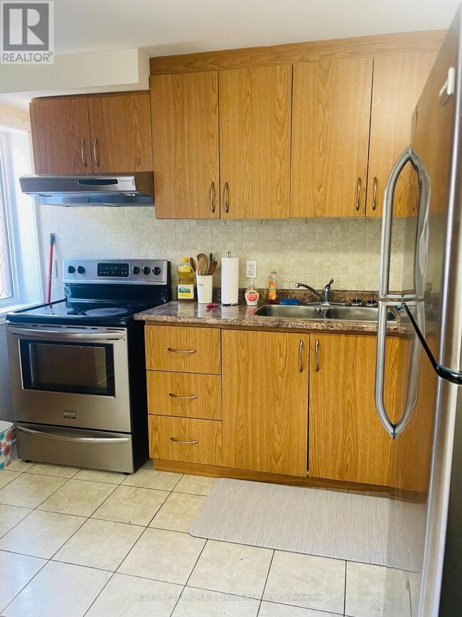 Building Photo - 5551 Meadowcrest Ave