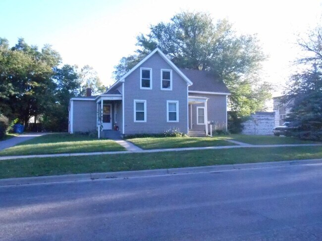 Triplex - 508 Cross St