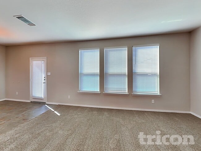 Foto del edificio - 2615 Green Leaf Way