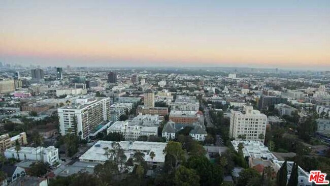 Foto del edificio - 6630 Whitley Terrace