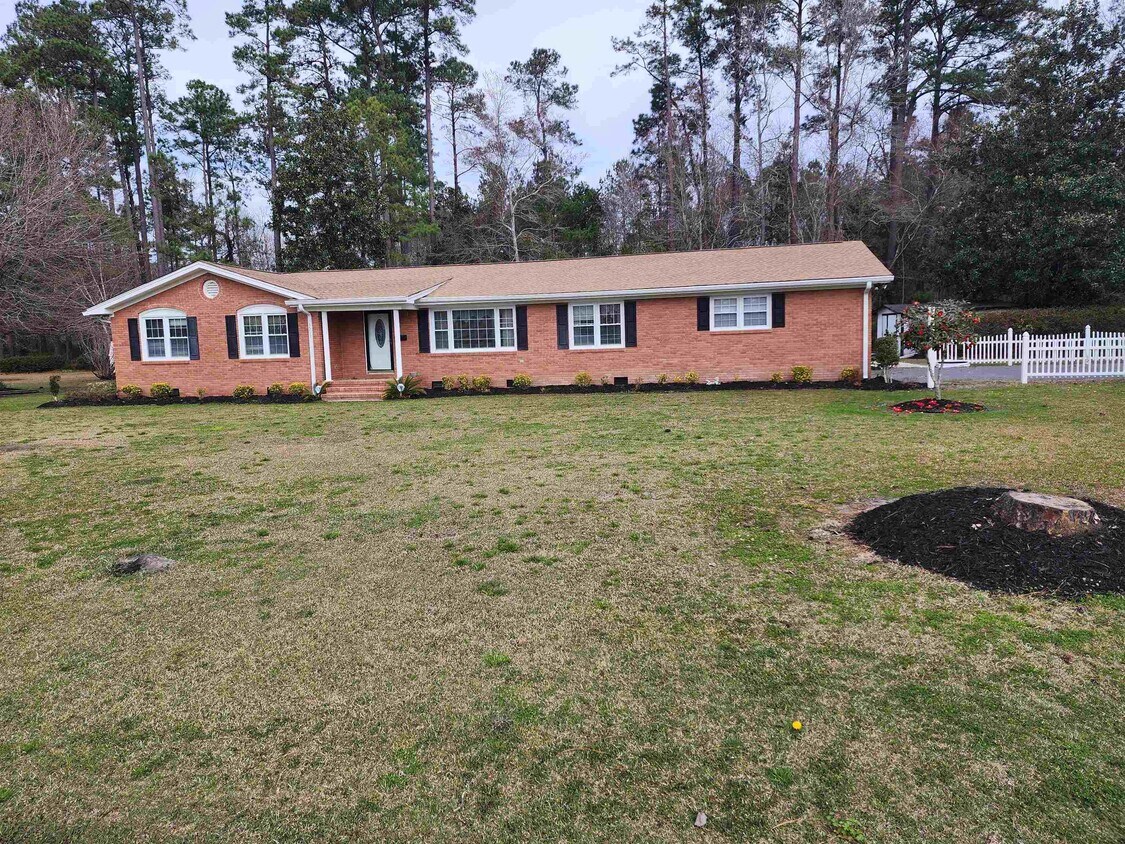 3503 Pinewood Dr, Loris, SC 29569 House Rental in Loris, SC