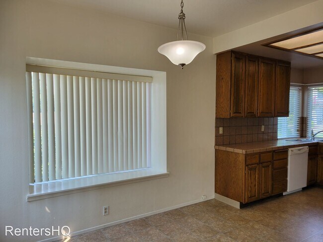 Building Photo - 2 br, 2 bath House - 410 RIDGECREST TR #129
