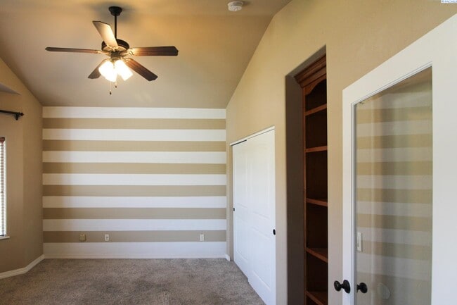 Building Photo - 3 bed, 2 1/2 bath house in Kennewick