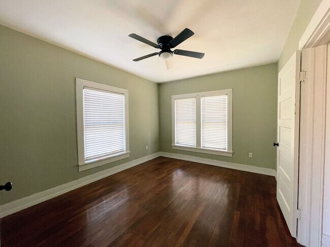 Foto del edificio - Charming 2BR/1BA Corner Lot Home with Shop & Fenced Yards