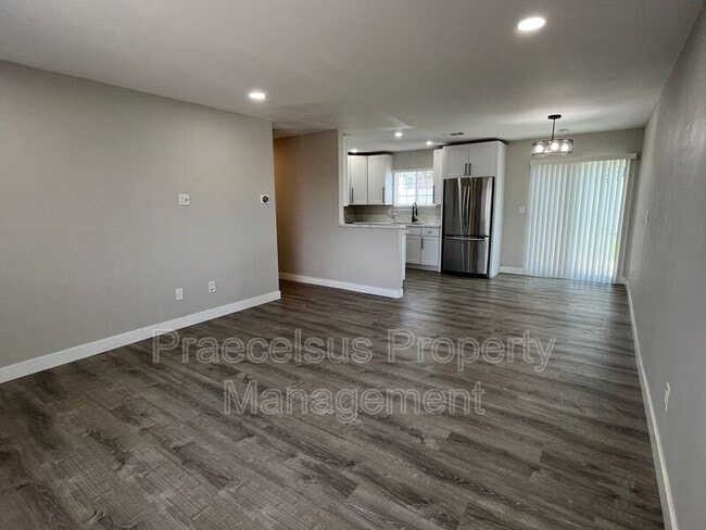 Foto del edificio - 5741 Calle Sal Si Puedes