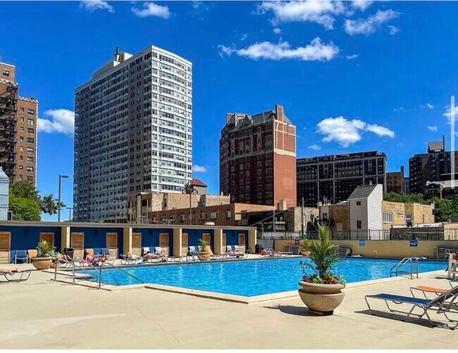 Foto del edificio - 655 W Irving Park Rd