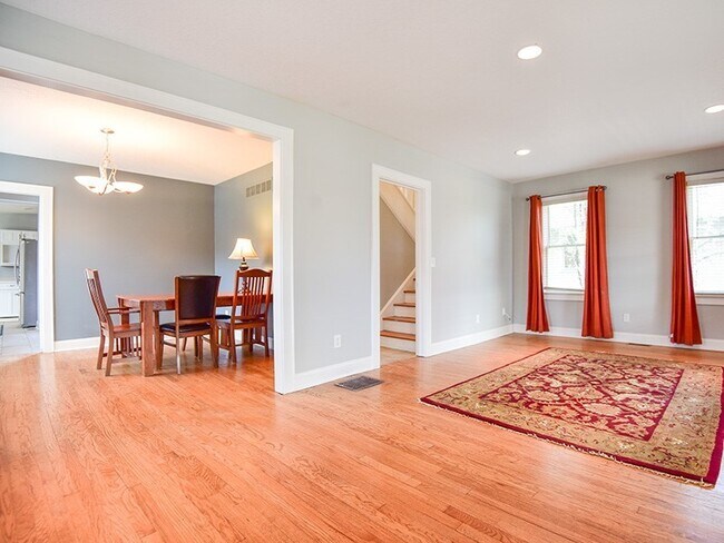 Foto del edificio - Waldo 4 Bed 2 Bath Home + 2 Car Garage