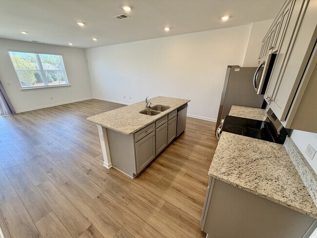 Foto del edificio - 261 Kenoot Dr