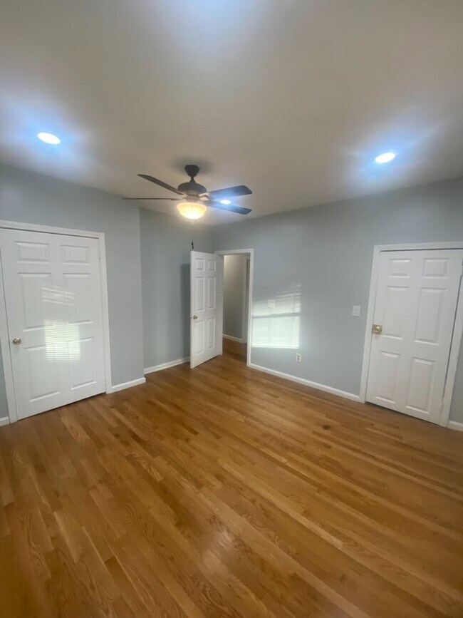 Foto del edificio - 647 Walk Hill St