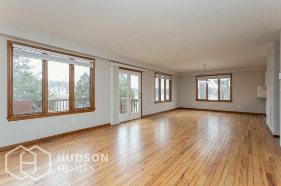Building Photo - 142 Chatham Terrace