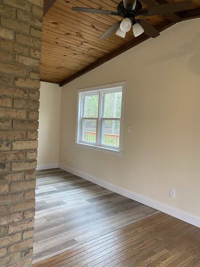 Building Photo - 1348 Smart Rd