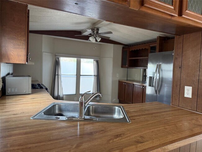 Building Photo - 374 Plum St