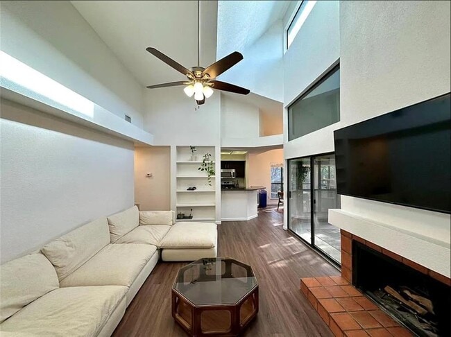 Foto del edificio - 4711 Spicewood Springs Rd
