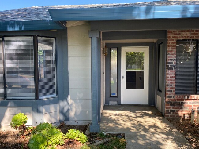 Building Photo - Welcome to this adorable, newly remodeled ...