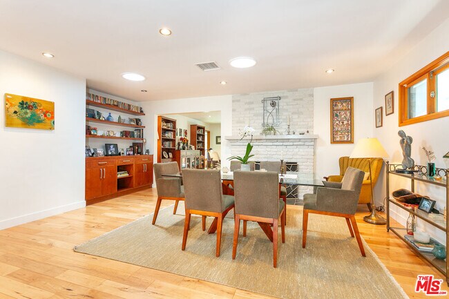 Foto del edificio - 2211 Canyon Dr