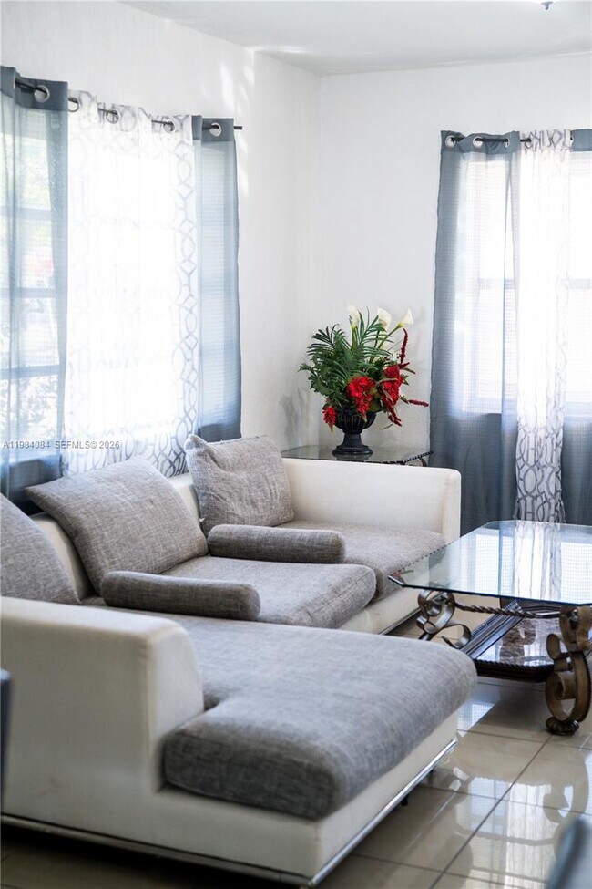 Foto del edificio - 690 E 10th Ave