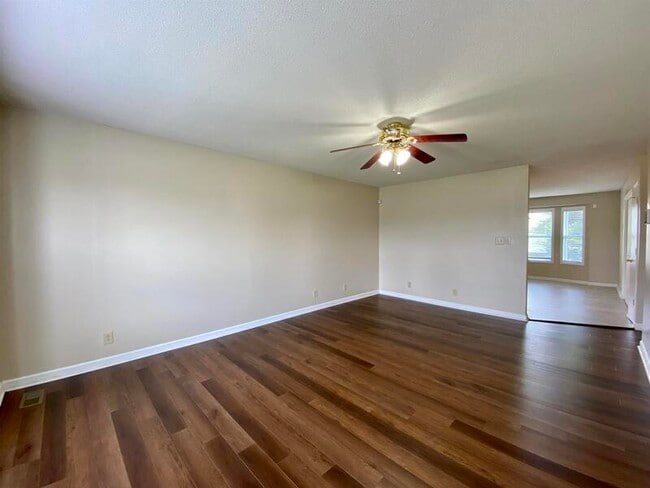 Foto del edificio - 701 Carbondale Dr