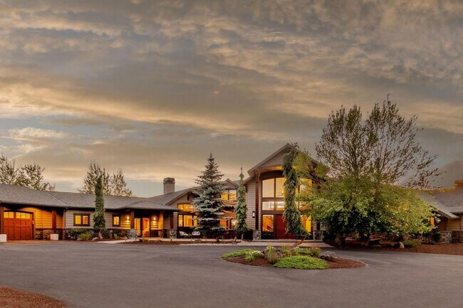 Building Photo - Stunning Tumalo Estate-6 Bed - 7.5 Bath ov...