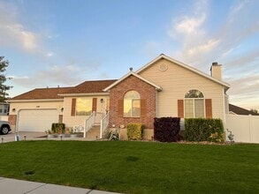 Building Photo - 3048 Hadwen Dr