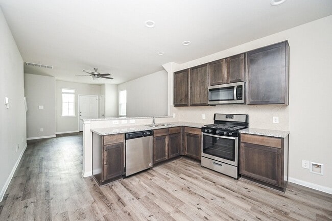 Building Photo - 2710 Hoffman Ln