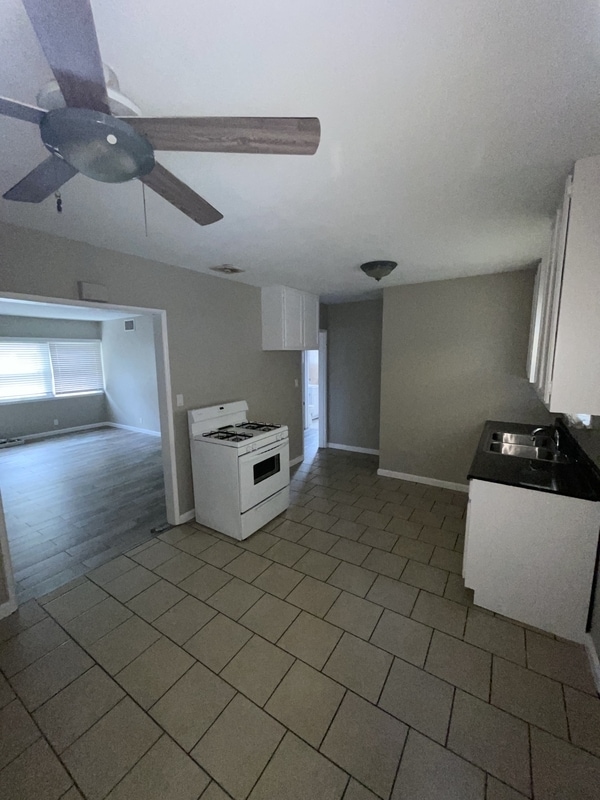 Building Photo - 721 S Grevillea Ave