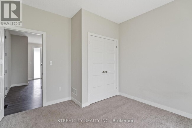 Building Photo - 964 W Village Square