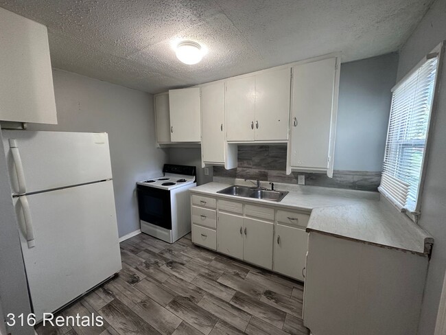 Building Photo - 2 br, 1 bath House - 1307 N Erie