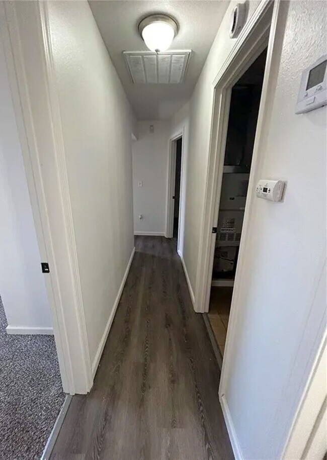 Foto del edificio - For Lease