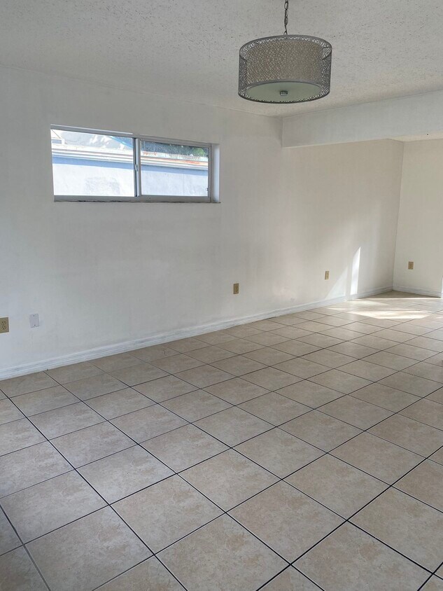 Foto principal - 362 NE 166th St