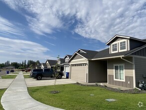 Building Photo - West Meadows Villas