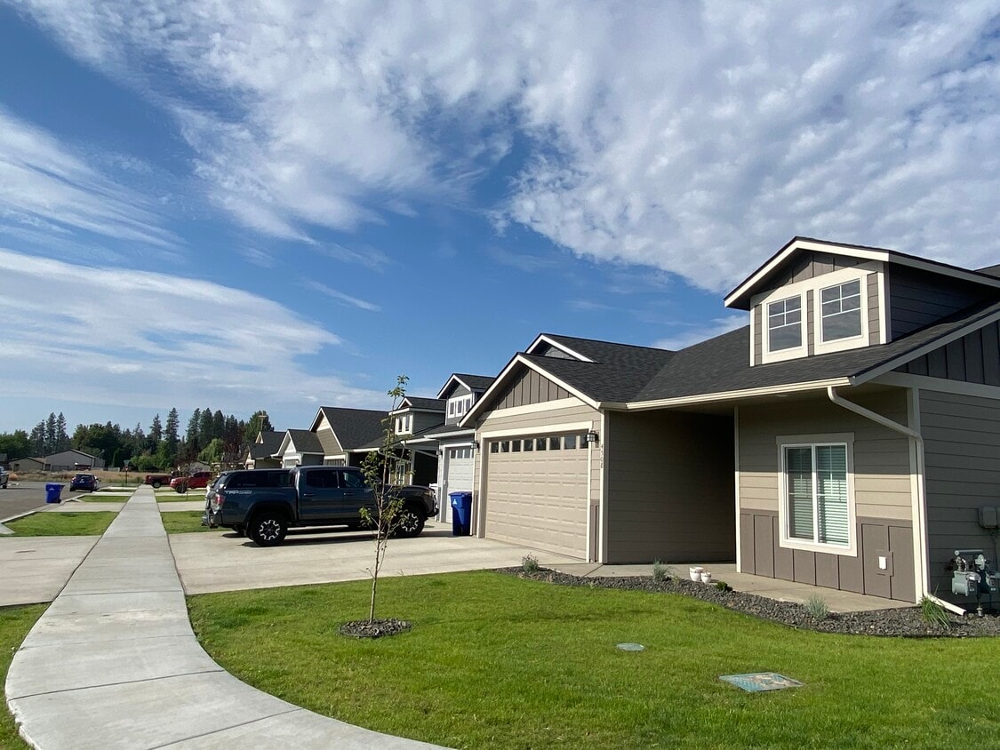 Primary Photo - West Meadows Villas