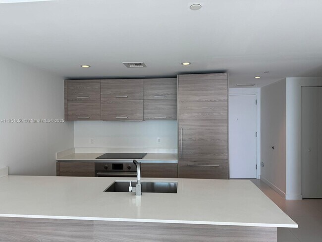 Foto del edificio - 480 NE 31st St