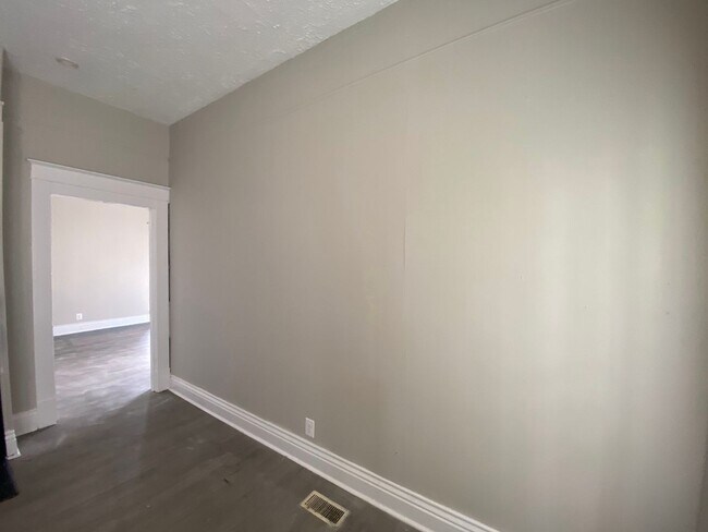 Foto del edificio - 2BR/1BA House with nice back yard- COMING SOON
