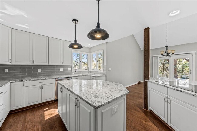 Foto del edificio - 2051 Marsh Flower Ln