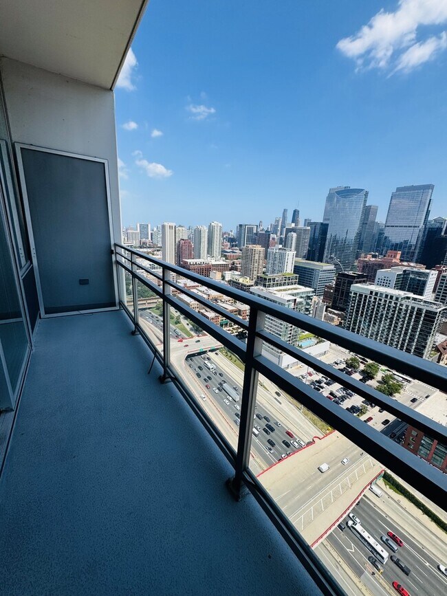 Foto del edificio - 737 W Washington Blvd