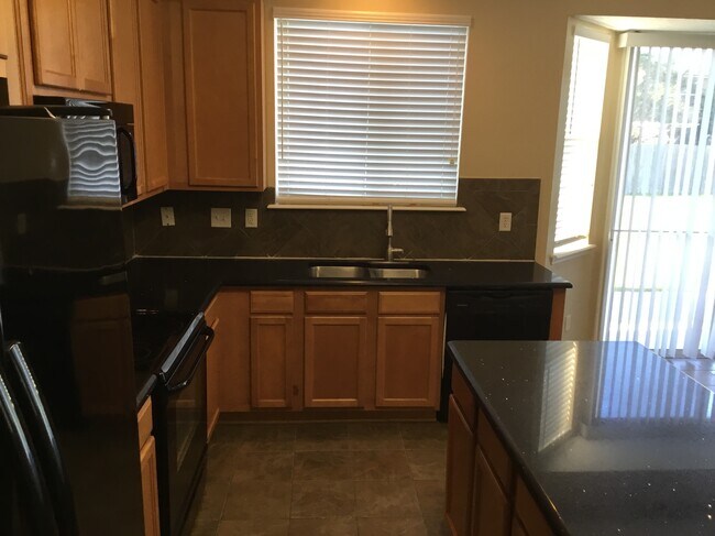 Foto del edificio - 75368 Ravenwood Dr