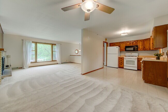 Building Photo - 16607 Norwood Dr