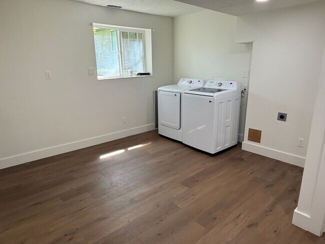 Foto del edificio - 54 W Clearfield triplex