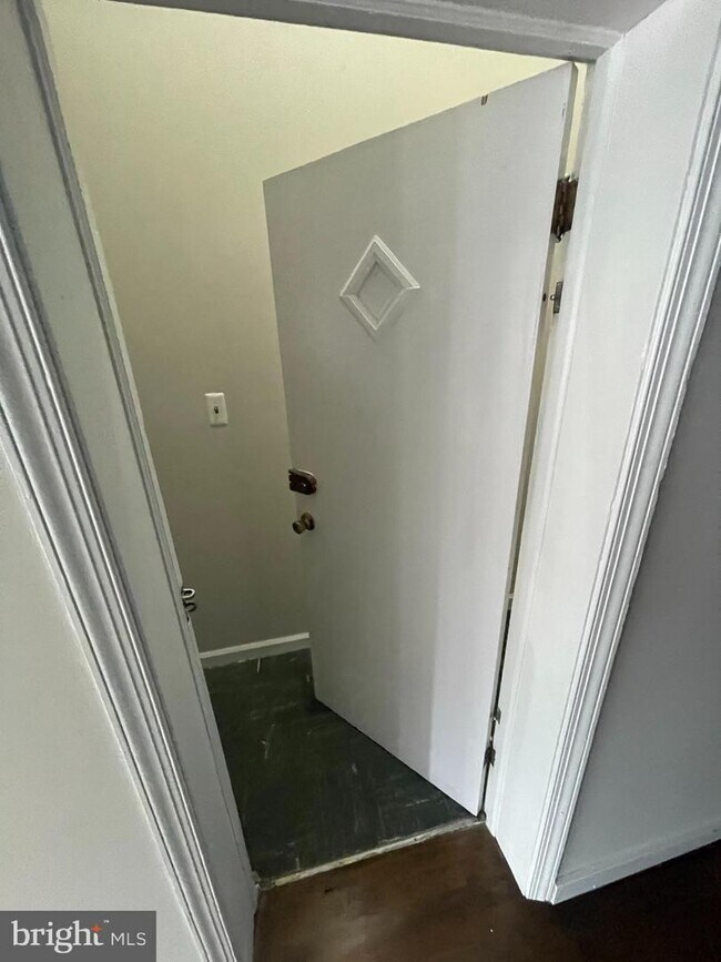 Building Photo - 212 W Clements Bridge Rd