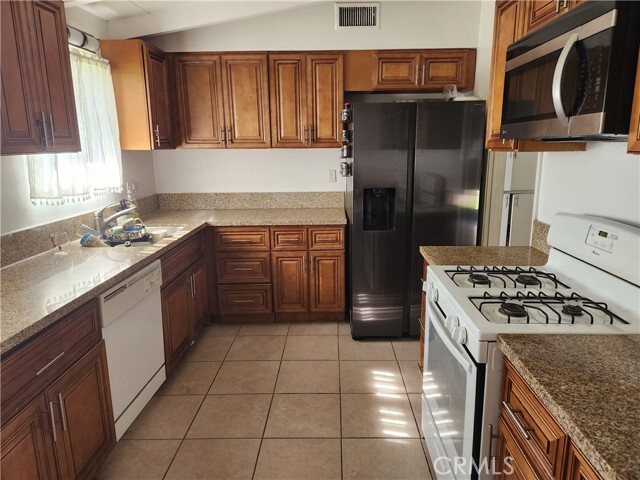 Building Photo - 610 Helensburg St