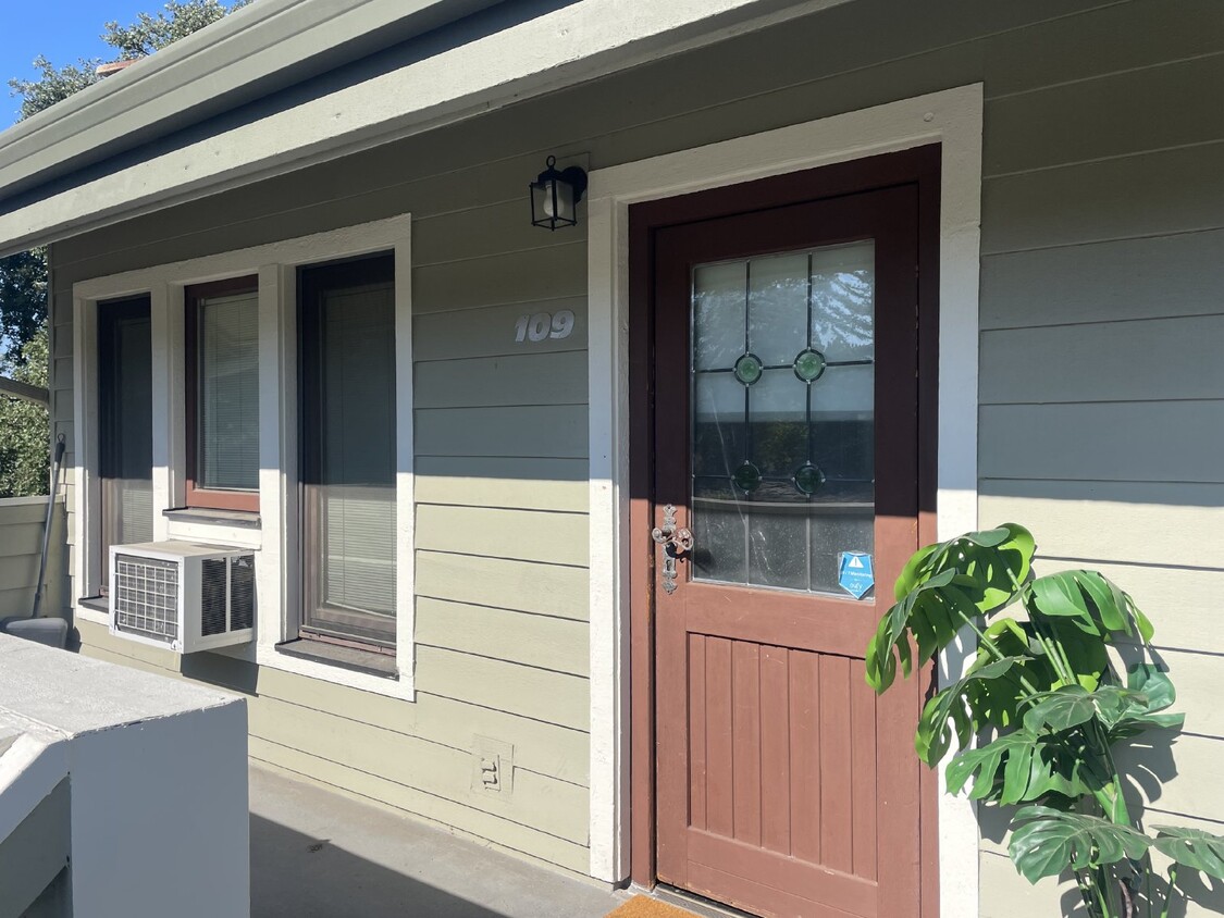 Primary Photo - "Charming 2-Bed Condo with Granite Counter...