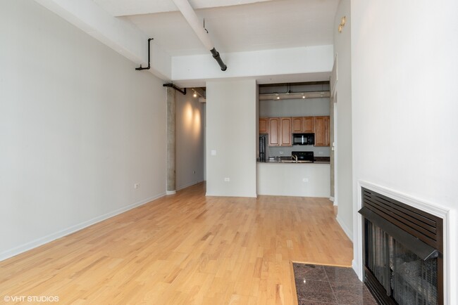 Building Photo - 125 E 13th St