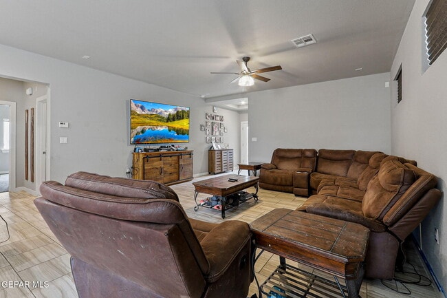 Building Photo - 13925 Lago Vista Ave
